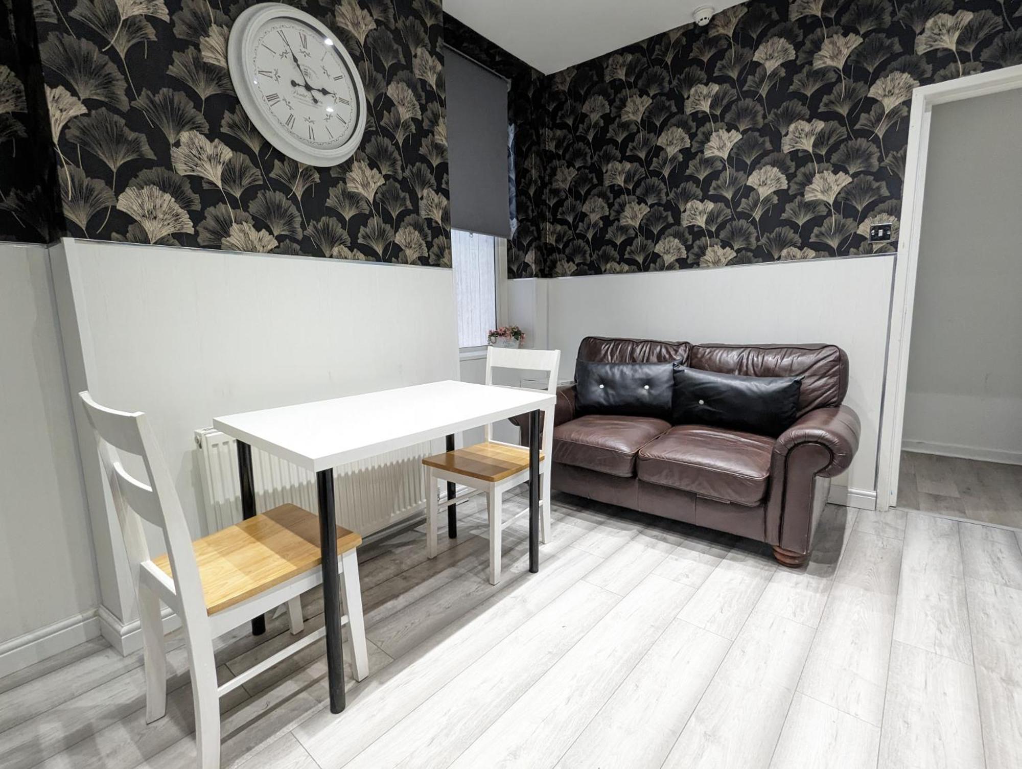 Inner-City Apartments - Basic Amenites كارديف المظهر الخارجي الصورة