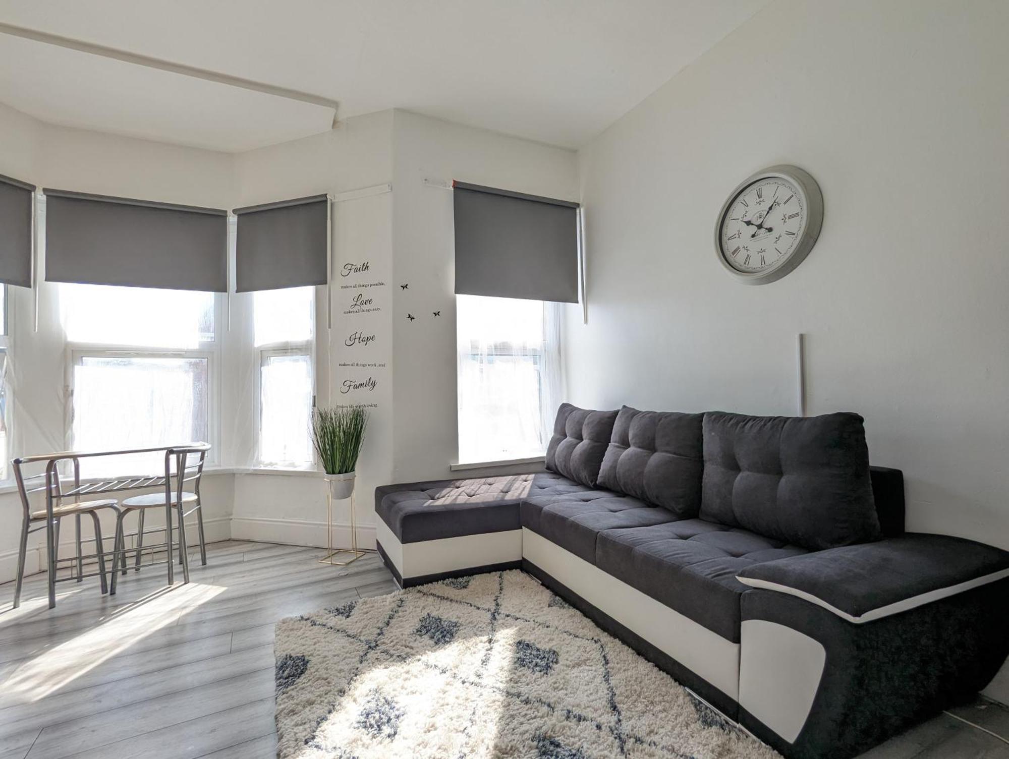 Inner-City Apartments - Basic Amenites كارديف المظهر الخارجي الصورة
