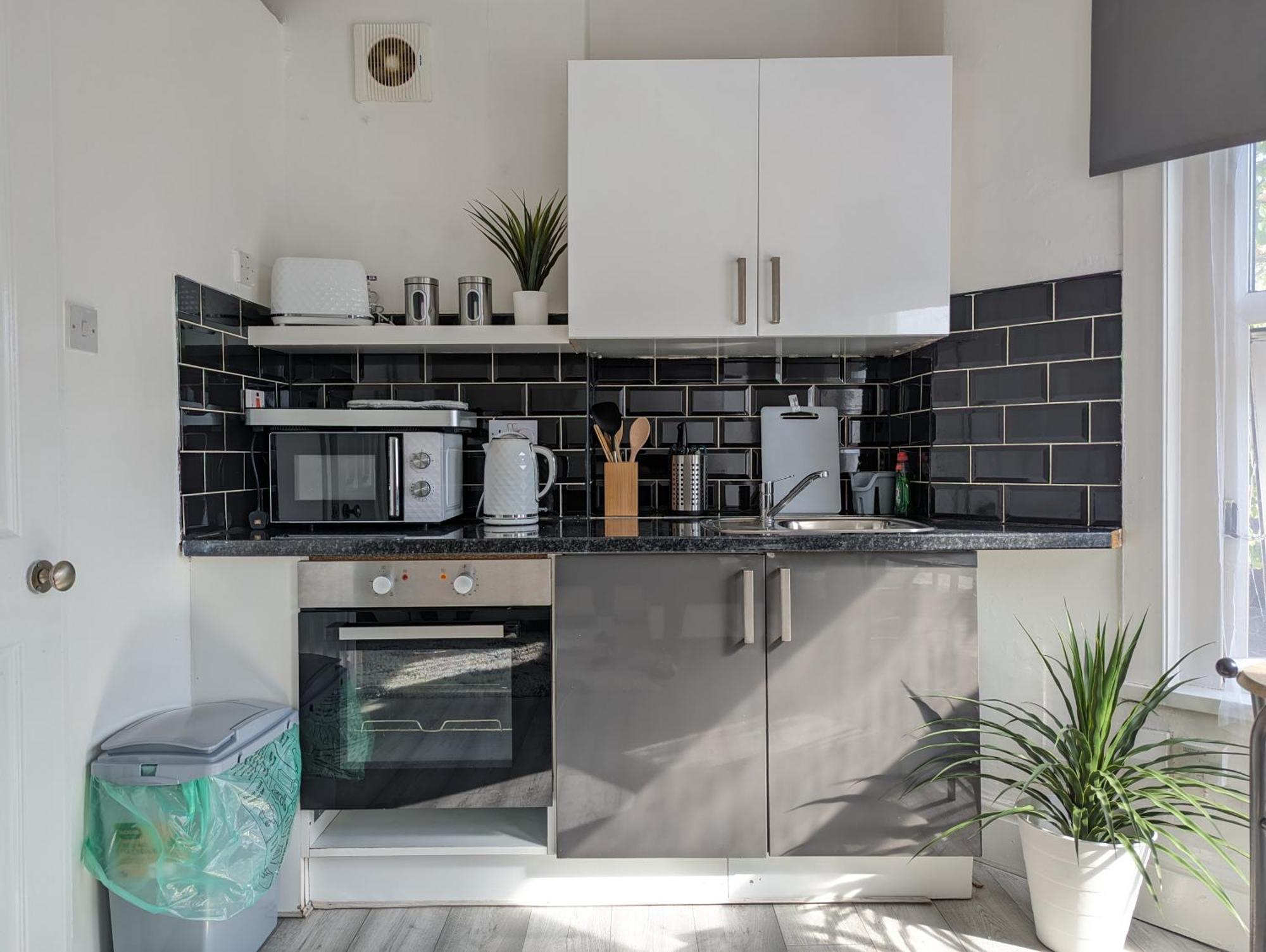 Inner-City Apartments - Basic Amenites كارديف المظهر الخارجي الصورة