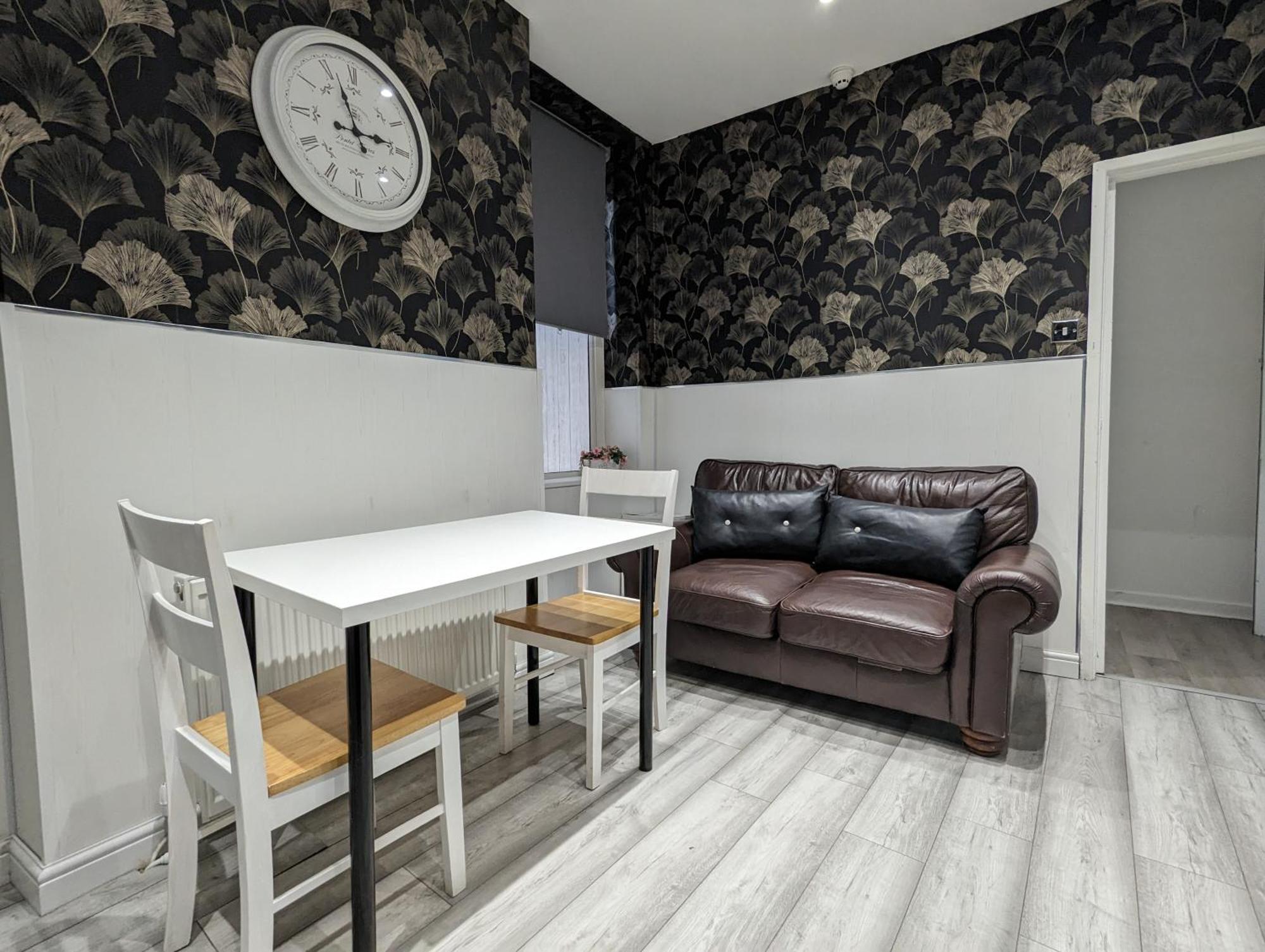 Inner-City Apartments - Basic Amenites كارديف المظهر الخارجي الصورة